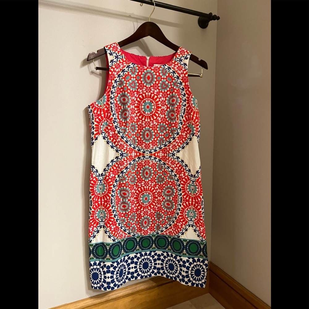 London Times,  multi color, printed shift silhouette dress, classic beauty.